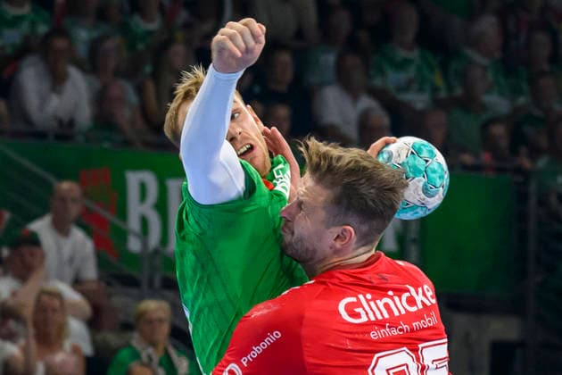 im Bild v.l.: Mathias Gidsel (Fuechse Berlin, 19), im Zweikampf, GER, Berlin, Handball, Fuechse Berlin vs MT Melsungen, in der Max-Schmeling-Halle, 27.08.2026, Copyright: HMBxMedia UwexKoch