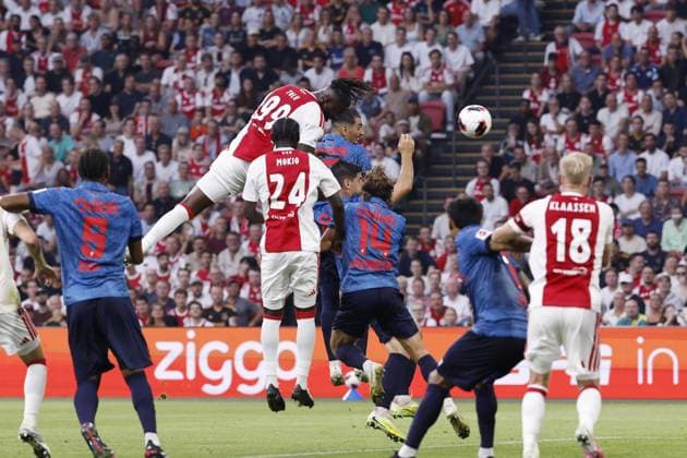 AMSTERDAM - (lr) Tolu Arokodare of AFC Ajax, Ilyas Chouaref of Sion, Numa Lavanchy of Sion, Rilind Nivokazi of Sion, Davy Klaassen of AFC Ajax during the UEFA Conference League play-off second leg match between AFC Ajax and FC Sion at the Johan Cruijff ArenA on 27 August 2026 in Amsterdam, the Netherlands. MAURICE VAN STEEN ANP xVIxANPxSportx xxANPxIVx 566384718 originalFilename: 566384718.jpg