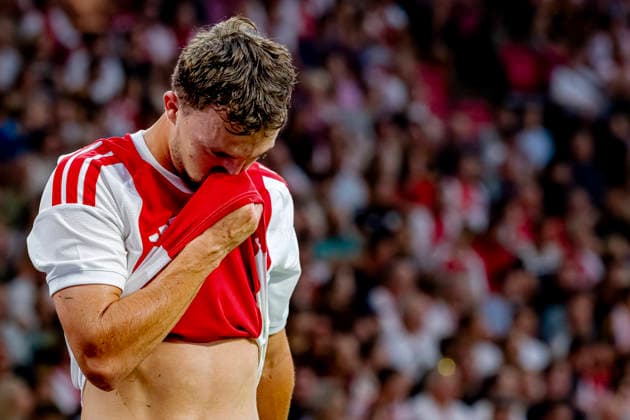 AMSTERDAM AFC Ajax Amsterdam midfielder Youri Regeer is forced off injured during the UEFA Conference League match at the Johan Cruijff ArenA on 27 August 2026 in Amsterdam, the Netherlands. (Photo by DeFodi Images) -