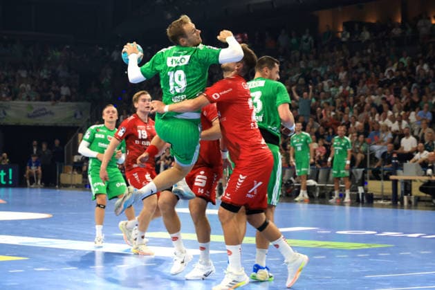 27.08.2026, GER Deutschland, Handball, 1.Bundesliga, 27.08.2026, Saison 2026 2027, Berlin, Fuechse Berlin vs Melsungen Mathias Gidsel ( Fuechse Berlin 19 ), Olle Forsell Schefvert ( MT Melsungen 25 ) Berlin Max-Schmeling-Halle Berlin Deutschland Copyright: xNordphotox xEnglerx