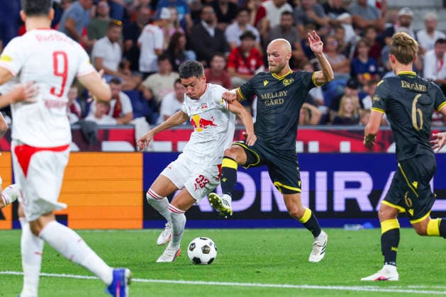 SOCCER - UEFA EL, RBS vs Mjaellby SALZBURG,AUSTRIA,27.AUG.26 - SOCCER - UEFA Europa League, play-off, Red Bull Salzburg vs Mjaellby AIF. Image shows Damir Redzic (RBS) and Viktor Gustafson (Mjaellby).  GEPAxpictures xDavidxGeieregger