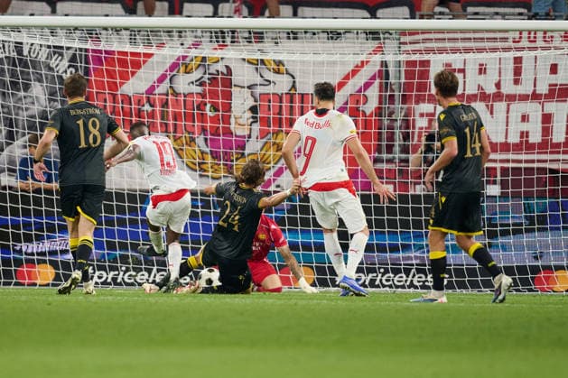Salzburg, Österreich 27. August 2026: UEFA Europa League - 2026 2027 - Play-offs - Rückspiel - FC Red Bull Salzburg gegen Mjällby AIF Im Bild: Tor, 1:0 durch Karim Konate (RB links) Red Bull Arena Copyright: xFotostandx xWassmuthx
