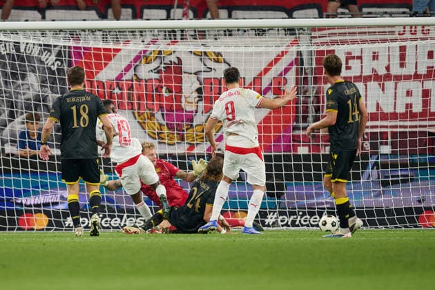 Salzburg, Österreich 27. August 2026: UEFA Europa League - 2026 2027 - Play-offs - Rückspiel - FC Red Bull Salzburg gegen Mjällby AIF Im Bild: Tor, 1:0 durch Karim Konate (RB links) Red Bull Arena Copyright: xFotostandx xWassmuthx