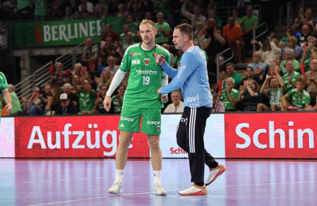 Torwart Andreas Palicka jubelt nach erstem BL Tor mit Mathias Gidsel Freude Emotion Handball HBL Bundesliga Herren 1. Spieltag Saison 2026 2027 27.08.2026 Füchse Berlin vs MT Melsungen