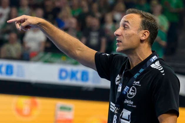 im Bild v.l.: Roberto Garcia - TR (MT Melsungen, Trainer), GER, Berlin, Handball, Fuechse Berlin vs MT Melsungen, in der Max-Schmeling-Halle, 27.08.2026, Copyright: HMBxMedia UwexKoch