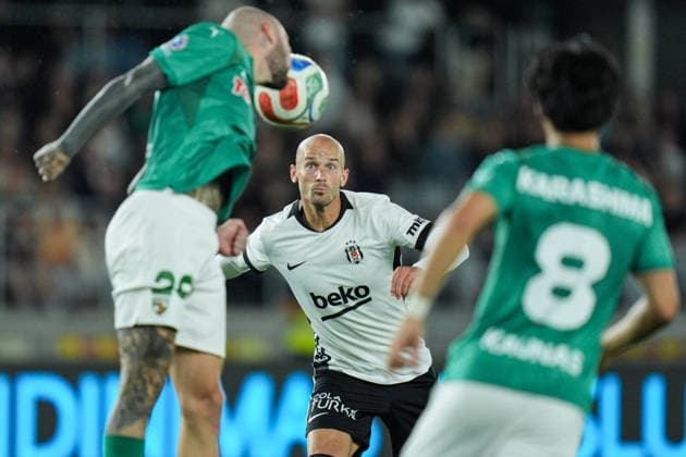 Kauno Zalgiris v Besiktas - UEFA Europa League KAUNAS, LITHUANIA - AUGUST 27: Anthony Kalik (L) of Kauno Zalgiris in action against Vaclav Cerny (C) of Besiktas during the UEFA Europa League play-off second-leg match between Kauno Zalgiris and Besiktas at Dariaus ir Gireno Stadium in Kaunas, Lithuania on August 27, 2026. Cemal Yurttas Anadolu Kaunas Lithuania. Editorial use only. Please get in touch for any other usage.  Copyright: x2026xAnadoluxCemalxYurttasx