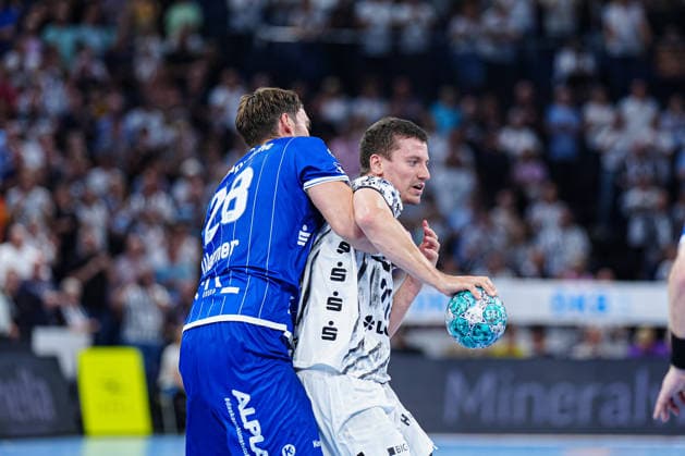 Hendrik Wagner (TBV Lemgo-Lippe, 28), Elias Ellefsen a Skipagotu (THW Kiel, 71) GER, THW Kiel vs. TBV Lemgo-Lippe, Handball, 1. Bundesliga, Spieltag 1, Saison 2026 2027, 27.08.2026 GER, THW Kiel vs. TBV Lemgo-Lippe, Handball, 1. Bundesliga, Spieltag 1, Saison 2026 2027, 27.08.2026 Kiel Copyright: xEibner-Pressefoto MarcelxvonxFehrnx EP_MFN