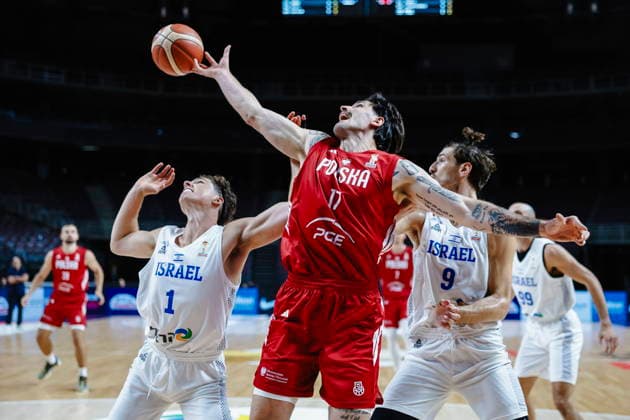 Ryga 27.08.2026 KOSZYKOWKA KOSZKADRA REPREZENTACJA POLSKI MECZ IZRAEL - POLSKA ELIMINACJE MISTRZOSTW SWIATA 2027 - - - MEN BASKETBALL POLISH national team, Nationalteam WORLD CUP SERIES QUALIFIERS GAME ISRAEL - POLAND NZ Dominik Olejniczak , zbiorka rebound , FOT. WOJCIECH FIGURSKI 058SPORT.PL NEWSPIX.PL --- newspix.pl  FOT. WOJCIECH FIGURSKI 058SPOR