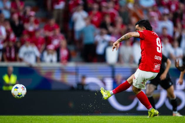 260827 Niklas Castro of Brann scores the 3-2 goal on a penalty kick during the UEFA Conference League play-off match between Brann and PAOK on August 27, 2026 in Bergen. Photo: Marius Simensen BILDBYRAN COP 238 bbeng brann football fotball fotboll paok play-off skb soccer uecl uefa conference league Copyright: MARIUSxSIMENSEN BB260827BB874