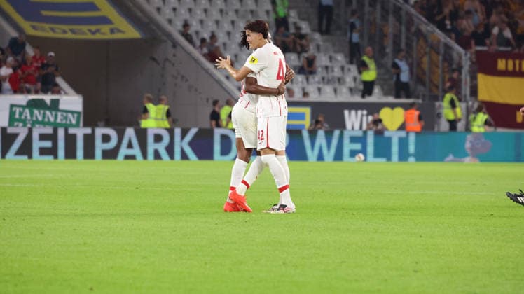27.08.2026, xrekx, Fussball Conference League Quali, SC Freiburg - FC Motherwell v.l. Cyriaque Irie (SC Freiburg) Keisuke Goto (SC Freiburg) Mannschaft, Spieler, jubeln nach Spielende, Team, Player, celebrate at the end of the match Freiburg