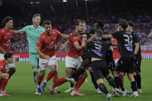 UEFA Conference League Qualifiers 2026: Brann vs. PAOK, Bergen, August 27, 2026. A scuffle during the Conference League playoff soccer match between SK Brann and PAOK at Brann Stadium. Photo by Paul S. Amundsen, NTB, Bergen, Norway. EDITORIAL USE ONLY. RESTRICTED USE FOR BETTING COMPANIES  Copyright: xPaulxS.xAmundsenx xNTBx