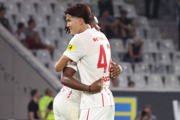 27.08.2026, xrekx, Fussball Conference League Quali, SC Freiburg - FC Motherwell v.l. Cyriaque Irie (SC Freiburg) Keisuke Goto (SC Freiburg) Mannschaft, Spieler, jubeln nach Spielende, Team, Player, celebrate at the end of the match Freiburg