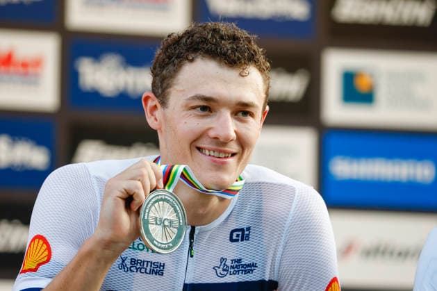 TRENTO, ITALY - AUGUST 27: Charlie Aldridge from Great Britain showing his Silver medal during the Uci Mountainbike World Championship, WM, Weltmeisterschaft - Men Elite Cross-County Short Track World Championships at Val di Sole on August 27, 2026 in Trento, Italy. Copyright: xJustPictures.ch FrancescoxMinghettix jp-en-EuSpIm-_NG_0407