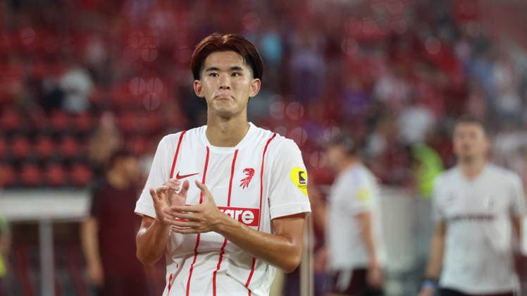 27.08.2026, xrekx, Fussball Conference League Quali, SC Freiburg - FC Motherwell v.l. Keisuke Goto (SC Freiburg) bedankt bedanken sich bei den Fans, the player thanks the fans for their support Freiburg