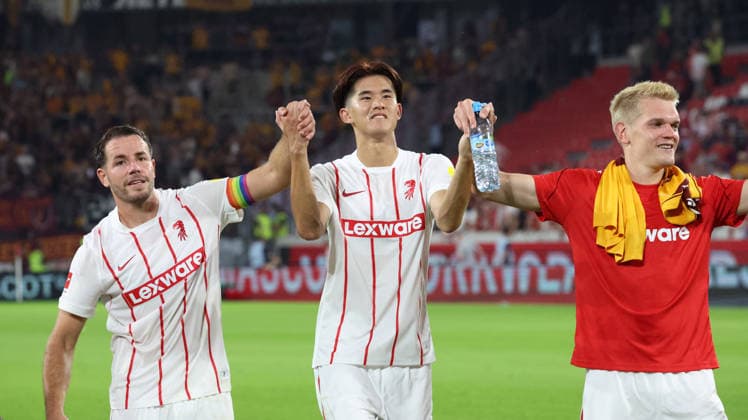27.08.2026, xrekx, Fussball Conference League Quali, SC Freiburg - FC Motherwell v.l. Christian Guenter (SC Freiburg) Keisuke Goto (SC Freiburg) Matthias Ginter (SC Freiburg) Mannschaft, Spieler, jubeln nach Spielende, Team, Player, celebrate at the end of the match Freiburg