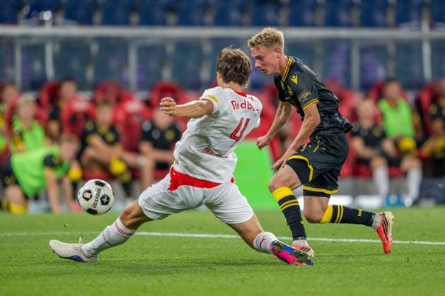 SOCCER - UEFA EL, RBS vs Mjaellby SALZBURG,AUSTRIA,27.AUG.26 - SOCCER - UEFA Europa League, play-off, Red Bull Salzburg vs Mjaellby AIF. Image shows John Mellberg (RBS) and Villum Dalsgaard (Mjaellby).  GEPAxpictures xWolfgangxKofler