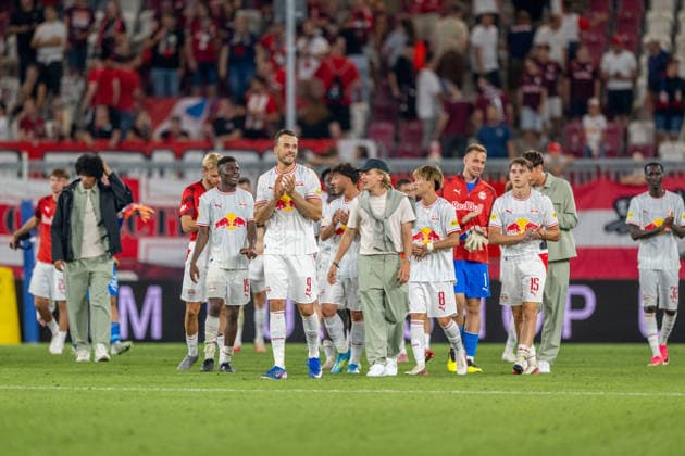 SOCCER - UEFA EL, RBS vs Mjaellby SALZBURG,AUSTRIA,27.AUG.26 - SOCCER - UEFA Europa League, play-off, Red Bull Salzburg vs Mjaellby AIF. Image shows the rejoicing of team salzburg.  GEPAxpictures xWolfgangxKofler
