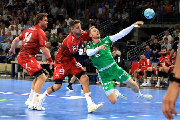 27.08.2026, GER Deutschland, Handball, 1.Bundesliga, 27.08.2026, Saison 2026 2027, Berlin, Fuechse Berlin vs Melsungen Mathias Gidsel ( Fuechse Berlin 19 ), Olle Forsell Schefvert ( MT Melsungen 25 ), Ben Beekmann ( MT Melsungen 14 ) Berlin Max-Schmeling-Halle Berlin Deutschland Copyright: xNordphotox xEnglerx
