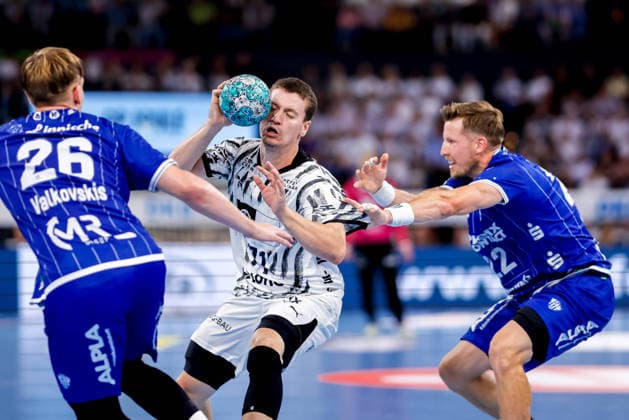 Kiel, 27. August 2026 - Handball, 1. Bundesliga 2026 27, THW Kiel - TBV Lemgo Lippe: Elias Ellefsen a Skipagotu (THW Kiel, 71), Adam Nyfjäll (TBV Lemgo Lippe, 22)