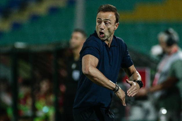 SOCCER - UEFA Europa League - Qualifiers - PFC CSKA vs. OFI Crete FC Photo by IPA ABACAPRESS.COM87841569 - OFI head coach Christos Kontis in action during the Europa League playoff match between PFC CSKA and OFI Crete FC at the Vasil Levski National Stadium in Sofia, Bulgaria, on August 27, 2026 Sofia Bulgaria  Copyright: xIPAxSport ABACAx