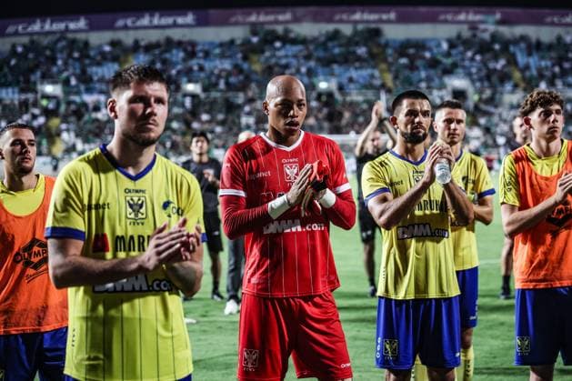 STVV s players look dejected after losing a soccer game between Cypriot AC Omonia Nicosia and Belgian soccer team Sint-Truidense V.V., Thursday 27 August 2026 in Nicosie, Cyprus, on the return leg of the play-off round for the UEFA Europa League league phase. STVV won the first leg 1-0. BRUNOxFAHY  x184508650x