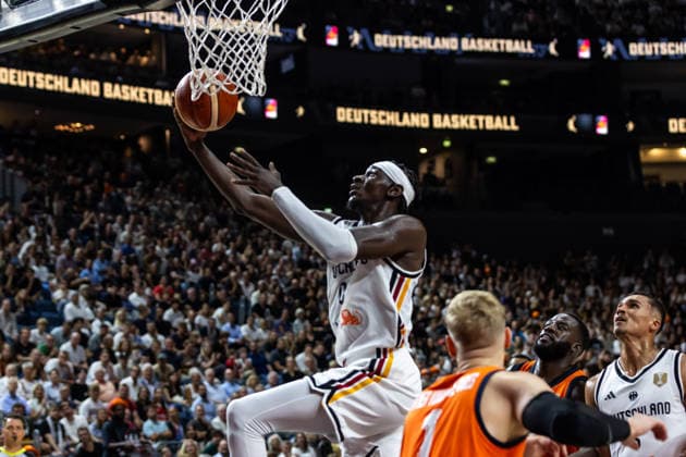 27.08.2026, GER, FIBA ‹Basketball World Cup 2027, European Qualifiers Köln, Deutschland-Türkei Isaac Bonga (Deutschland, 0) Einzelaktion Aktion Köln LANXESS arena Nordrhein-Westfalen Deutschland