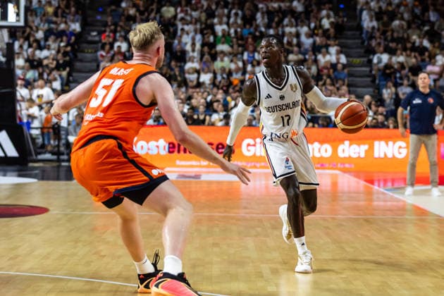 27.08.2026, GER, FIBA ‹Basketball World Cup 2027, European Qualifiers Köln, Deutschland-Türkei Dennis Schroeder (Deutschland, 17) Einzelaktion Aktion Köln LANXESS arena Nordrhein-Westfalen Deutschland
