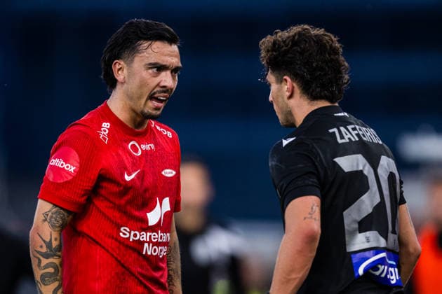 260827 Niklas Castro of Brann and Christos Zafeiris of PAOK during the UEFA Conference League play-off match between Brann and PAOK on August 27, 2026 in Bergen. Photo: Marius Simensen BILDBYRAN COP 238 bbeng brann football fotball fotboll paok play-off skb soccer uecl uefa conference league Copyright: MARIUSxSIMENSEN BB260827BB963