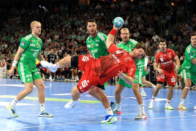 27.08.2026, GER Deutschland, Handball, 1.Bundesliga, 27.08.2026, Saison 2026 2027, Berlin, Fuechse Berlin vs Melsungen Mijajlo Marsenic ( Fuechse Berlin 93 ), Max Darj ( Fuechse Berlin 5 ), Matthes Langhoff ( Fuechse Berlin 25 ), Ben Beekmann ( MT Melsungen 14 ) Berlin Max-Schmeling-Halle Berlin Deutschland Copyright: xNordphotox xEnglerx