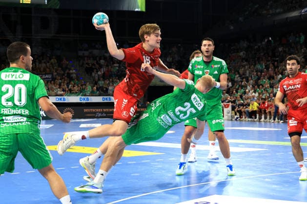 27.08.2026, GER Deutschland, Handball, 1.Bundesliga, 27.08.2026, Saison 2026 2027, Berlin, Fuechse Berlin vs Melsungen Matthes Langhoff ( Fuechse Berlin 25 ), Mathias Gidsel ( Fuechse Berlin 19 ) Berlin Max-Schmeling-Halle Berlin Deutschland Copyright: xNordphotox xEnglerx
