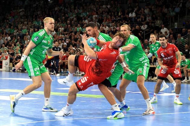 27.08.2026, GER Deutschland, Handball, 1.Bundesliga, 27.08.2026, Saison 2026 2027, Berlin, Fuechse Berlin vs Melsungen Mijajlo Marsenic ( Fuechse Berlin 93 ), Max Darj ( Fuechse Berlin 5 ), Matthes Langhoff ( Fuechse Berlin 25 ), Ben Beekmann ( MT Melsungen 14 ) Berlin Max-Schmeling-Halle Berlin Deutschland Copyright: xNordphotox xEnglerx