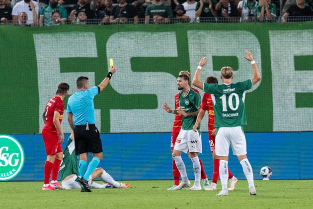 Fussball, UEFA Conference League Qualifikation: FC St. Gallen 1879 vs. FC Nordsjaelland, Donnerstag, 27.08.2026 (Berit Sitterstadion, St. Gallen, Schweiz); 2. gelbe Karte für Mihailo StevanoviÄ‡, Mihailo Stevanovic (64, FC St. Gallen) Copyright: xValentinxDomgjonix