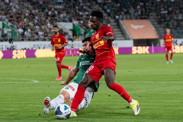 Fussball, UEFA Conference League Qualifikation: FC St. Gallen 1879 vs. FC Nordsjaelland, Donnerstag, 27.08.2026 (Berit Sitterstadion, St. Gallen, Schweiz); Jozo StaniÄ‡, Jozo Stanic (4, FC St. Gallen) grätscht im Zweikampf gegen Prince Amoako Junior (10, FC Nordsjaelland) Copyright: xValentinxDomgjonix