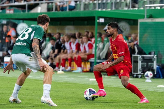 Fussball, UEFA Conference League Qualifikation: FC St. Gallen 1879 vs. FC Nordsjaelland, Donnerstag, 27.08.2026 (Berit Sitterstadion, St. Gallen, Schweiz); Hugo Vandermersch (28, FC St. Gallen), Ibrahim Adel (14, FC Nordsjaelland) Copyright: xValentinxDomgjonix