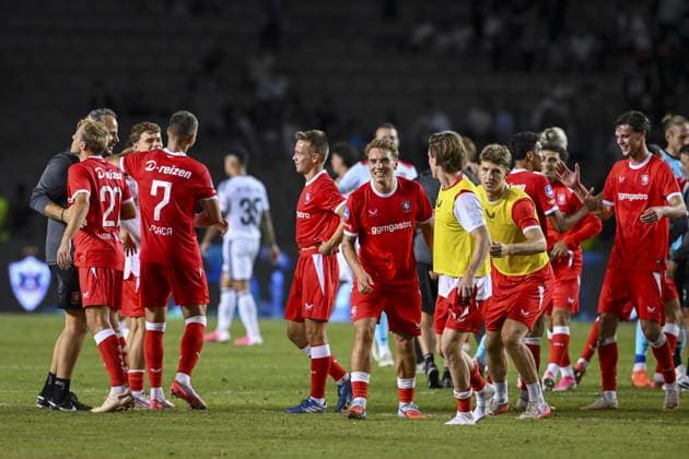 BAKU - FC Twente players celebrate the victory after the UEFA Conference League play-off match between Qarabag FK and FC Twente at the Tofiq Bahramov Republican Stadium on August 27, 2026, in Baku, Azerbaijan. ROMAN ISMAILOV ANP xVIxANPxSportx xxANPxIVx 566388834 originalFilename: 566388834.jpg