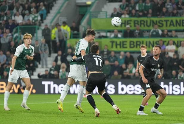 Josh Mulligan of Hibernian heads the ball at goal. Hibernian v Gent, UEFA Conference League, Play-Off Round, Second Leg, Football, Easter Road, Edinburgh, Scotland, UK - 27 Aug 2026Edinburgh Easter Road United Kingdom  Copyright: xStuartxWallace Shutterstockx 17118942m