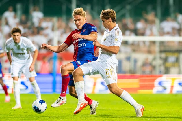 Oskar Repka Rokas Pukstas seen during the UEFA Conference League 2026 27 Play Off Round Second Leg match between teams of Rakow Czestochowa and Hajduk Split (Gleb Soboliev Ball Raw Images) Czestochowa Miejski Stadion PiÅ‚karski Rakow Poland Copyright: xGlebxSobolievx glebsoboliev_RAKvHAJ_095