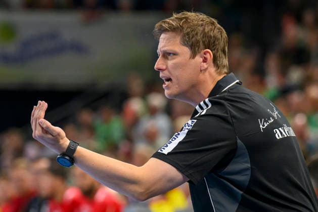 im Bild v.l.: Nicolej Krickau Trainer - traurig, deprimiert, sauer, GER, Berlin, Handball, Fuechse Berlin vs MT Melsungen, in der Max-Schmeling-Halle, 27.08.2026, Copyright: HMBxMedia UwexKoch