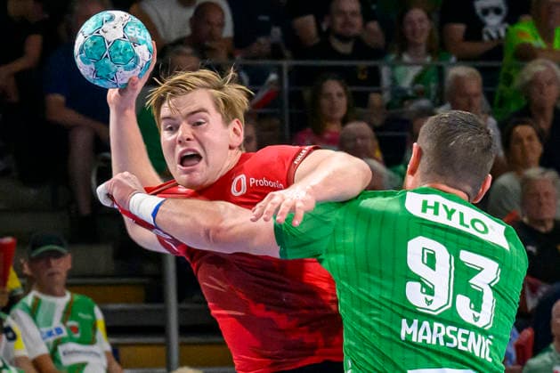 im Bild v.l.: Reynir Stefansson (MT Melsungen, 19), Mijajlo Marsenic (Fuechse Berlin, 93), Zweikampf, Action, Kampf, kaempft um den Ball, GER, Berlin, Handball, Fuechse Berlin vs MT Melsungen, in der Max-Schmeling-Halle, 27.08.2026, Copyright: HMBxMedia UwexKoch
