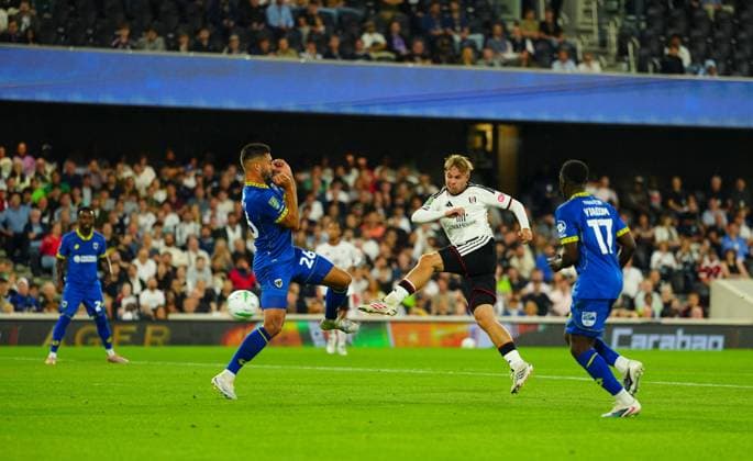Emile Smith Rowe of Fulham goes close Fulham v AFC Wimbledon, EFL Carabao Cup, Second Round, Football, Craven Cottage, London, UK - 27 Aug 2026London Craven Cottage United Kingdom EDITORIAL USE ONLY No use with unauthorised audio, video, data, fixture lists, club league logos or live services. Online in-match use limited to 120 images, no video emulation. No use in betting, games or single club league player publications. Copyright: xJavierxGarcia Shutterstockx 17118946ak