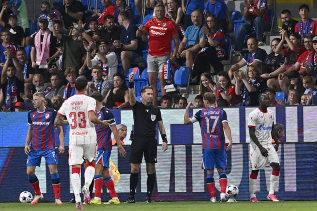 Football Europa League second leg of the fourth qualifying round match. Viktoria Plzen vs Crvena Zvezda Belgrade in Pilsen, Czech Republic, August 27, 2026. Osman Bukari of Crvena zvezda Belgrade receives red card. (CTKxPhoto MiroslavxChaloupka) CTKPhotoP2026082707907  CTKPhotoP2026082707907