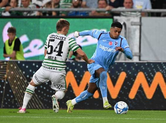 Ferencvaros v Trabzonspor - UEFA Europa League BUDAPEST, HUNGARY - AUGUST 27: Saviolo (R) of Trabzonspor in action during the UEFA Europa League play-off second-leg match between Ferencvaros and Trabzonspor at Groupama Stadium in Budapest, Hungary on August 27, 2026. Hakan Burak Altunoz Anadolu Budapest Hungary. Editorial use only. Please get in touch for any other usage.  Copyright: x2026xAnadoluxHakanxBurakxAltunozx
