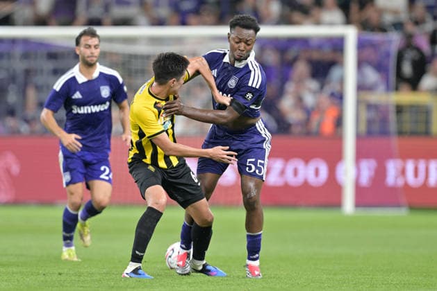 260827 RSC Anderlecht vs Kairat Almaty Adilet Sadybekov (6) of Almaty fighting for the ball with Marco Kana (55) of Anderlecht pictured during the play off round - 2nd leg in the 2026-2027 Uefa Europa League season between RSC Anderlecht and Kairat Almaty on August 27 , 2026 in Anderlecht, Belgium. (Photo by David Catry Isosport) Anderlecht Belgium  Copyright: xDavidxCatryx 20260827DC2_7969