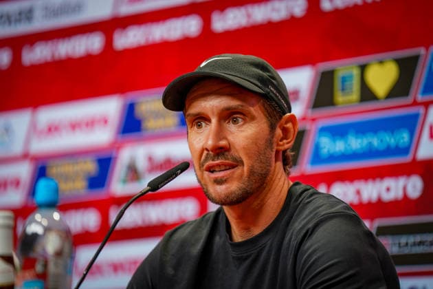 Deutschland: UEFA Conference-League-Qualifikation SC Freiburg vs FC Motherwell - Playoffs 2026 2027, Europa-Park Stadion (Freiburg): Julian Schuster (Trainer, SC Freiburg) Pressekonferenz, Medien Copyright: xJOERANxSTEINSIEKx