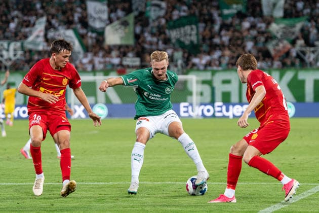Fussball, UEFA Conference League Qualifikation: FC St. Gallen 1879 vs. FC Nordsjaelland, Donnerstag, 27.08.2026 (Berit Sitterstadion, St. Gallen, Schweiz); Justin Janssen (18, FC Nordsjaelland), Lukas Daschner (10, FC St. Gallen), Juho Lähteenmäki, Juho Laehteenmaeki (25, FC Nordsjaelland) Copyright: xValentinxDomgjonix