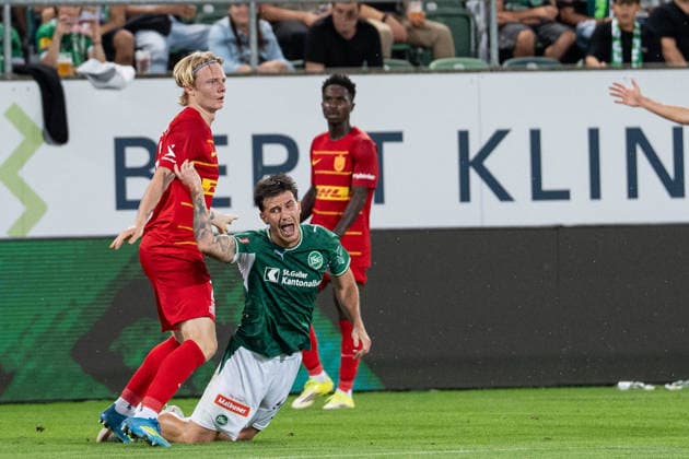 Fussball, UEFA Conference League Qualifikation: FC St. Gallen 1879 vs. FC Nordsjaelland, Donnerstag, 27.08.2026 (Berit Sitterstadion, St. Gallen, Schweiz); Hugo Vandermersch (28, FC St. Gallen) wird gefoult von Runar Norheim (23, FC Nordsjaelland) Copyright: xValentinxDomgjonix
