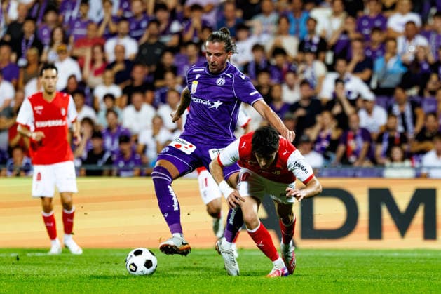 VIENNA, AUSTRIA - 27 AUGUST 2026: Image shows Handl Johannes (Austria Wien, 46) and Victor Pau (Braga, 10) during UEFA Conference League 2026 27 Play-off Round, Second Leg: FK Austria Wien vs SC Braga at Franz-Horr-Stadion on 27 08 2026 in Vienna, Austria. Austria Copyright: xFröhlichxPascalx