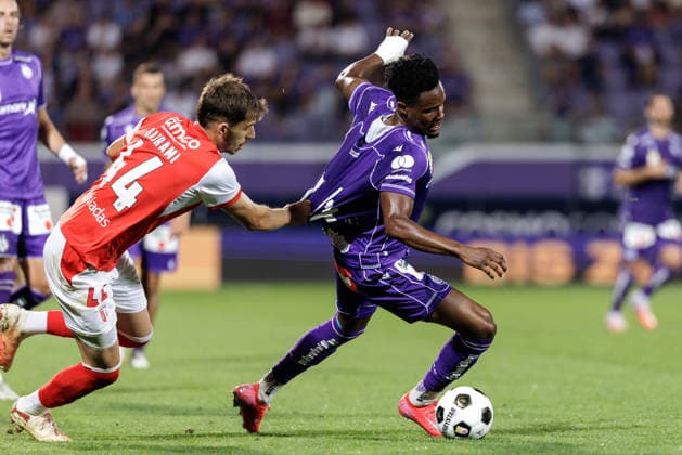 SOCCER - UEFA ECL, A.Wien vs Braga VIENNA,AUSTRIA,27.AUG.26 - SOCCER - UEFA Conference League, play-off, FK Austria Wien vs Sporting Braga. Image shows Adrian Bajrami (Braga) and Kelvin Boateng (A.Wien).  GEPAxpictures xArminxRauthner