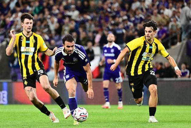 RSC Anderlecht v Kairat Almaty - UEFA Europa League ANDERLECHT, BELGIUM - AUGUST 27 : Llansana Enric midfielder of RSC Anderlecht in action, Mendonca Gustavo Midfielder of Kairat Almaty, Gual Marc Forward of Kairat Almaty in action during the UEFA Europa League 2026 27 play-off round second leg between RSC Anderlecht and Kairat Almaty on August 27, 2026 in Anderlecht, Belgium, 27 08 2026 Anderlecht Belgium  Copyright: xPeterxDexVoechtx