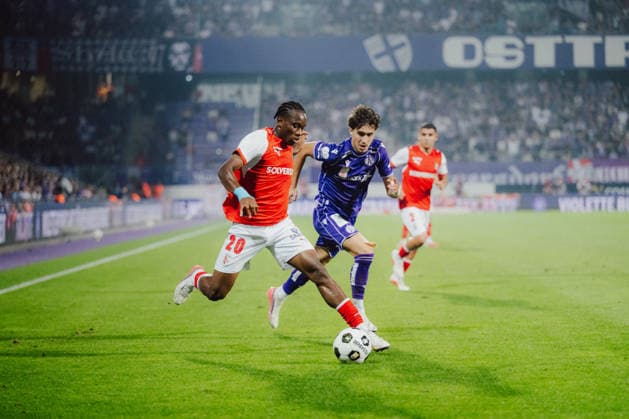 SOCCER - UEFA ECL, A.Wien vs Braga VIENNA,AUSTRIA,27.AUG.26 - SOCCER - UEFA Conference League, play-off, FK Austria Wien vs Sporting Braga. Image shows Mario Dorgeles (Braga) and Sanel Saljic (A.Wien).  GEPAxpictures xAlexanderxSolc